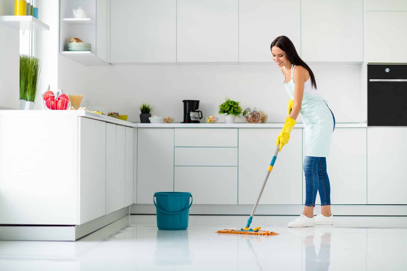 Bond Cleaning Carseldine - Full Bond Clean Professional cleaners performing bond cleaning Carseldine
